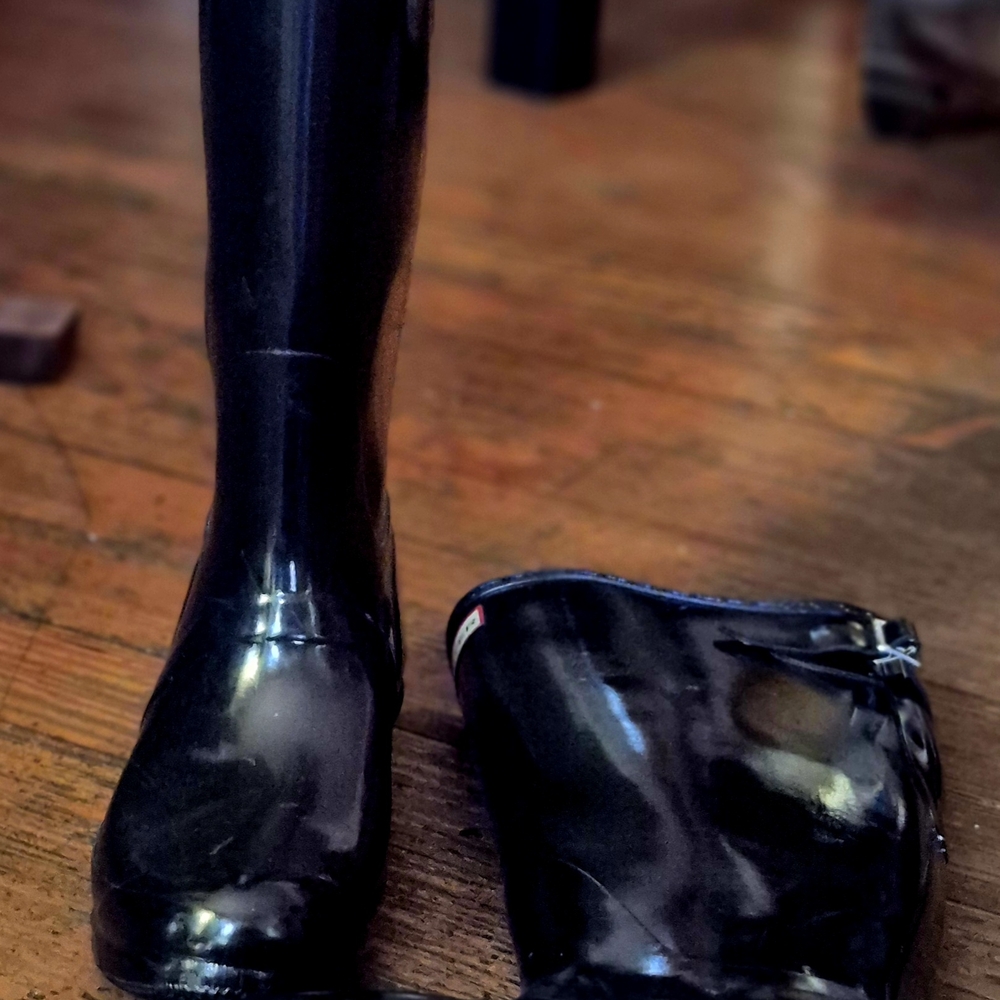 Hunter Women's Glossy Black Rain Boots